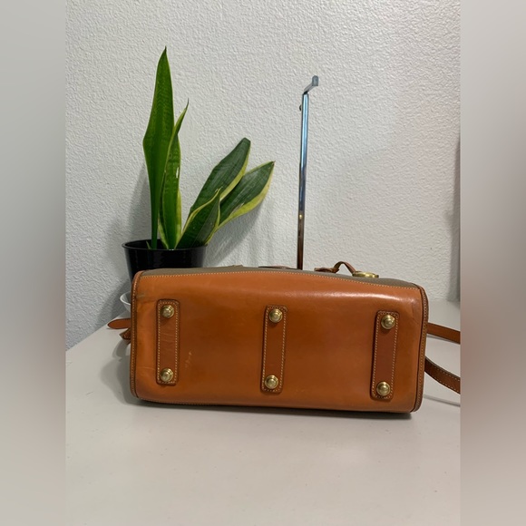 ๐๐Vintage Dooney & Bourke Bag & Matching Wallet - Picture 8 of 16